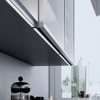 LED PROFIL - 28x19mm, Profil, 3,5m na čelo korpusu, (bez krycej lišty)/Zobal LED PROFIL - 28x19mm, Profil, 3,5m na čelo korpusu, (bez krycej lišty)/Zobal