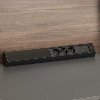 Zás. lišta pre nást. a roh. montáž CASIA2 932.107 dlhá 3x230V+22watt USB A/C nabíjačka, 35° čierna