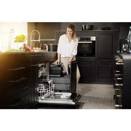 Praktická malá plastová nádoba /HAILO